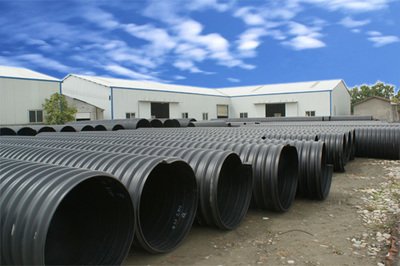 Why are HDPE pipes widely used in municipal sewage and rainwater engineering projects across various countries